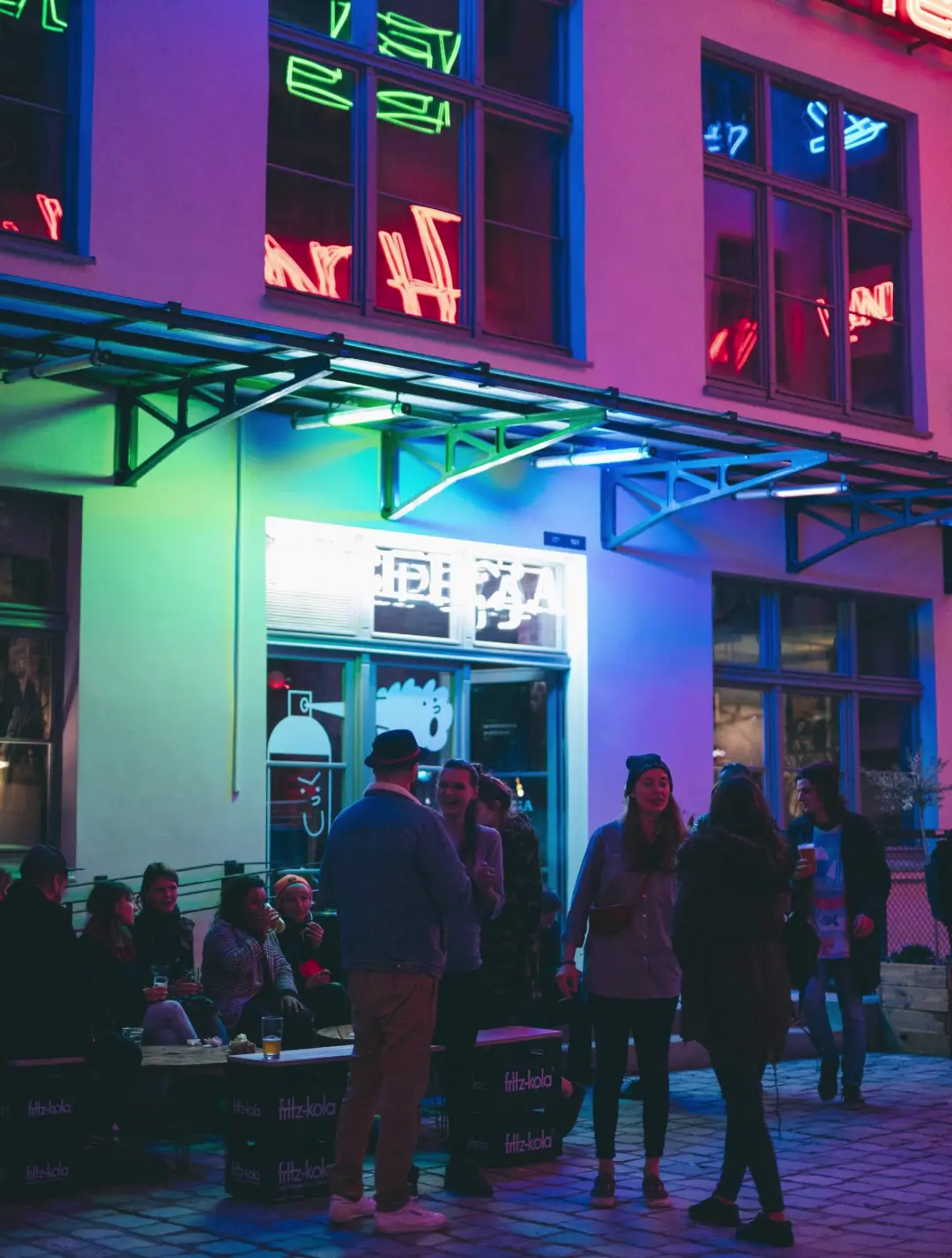Projekt Recepcja Wrocław - podwórko Neon Side