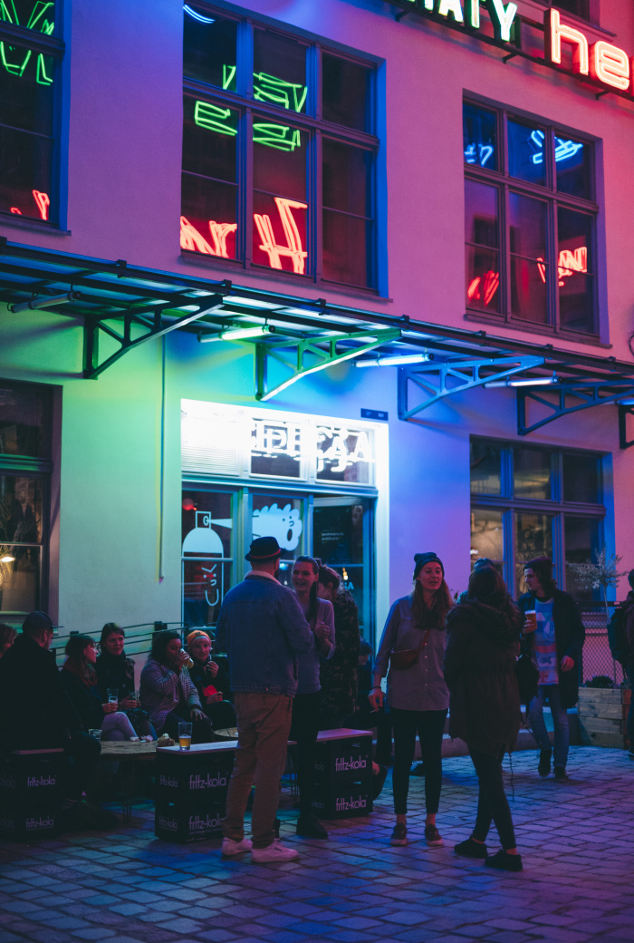 Projekt klubokawiarni recepcja w podwórku ruska 46, galeria neon Side we Wrocławiu