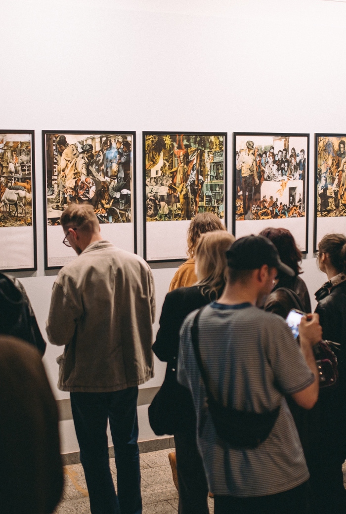 Warsztaty i wystawa w Recepcji przy ul. Ruskiej 46 we Wrocławiu. Projekt wnętrza łatwo dostosowuje się do różnorodnych funkcji, za dnia pełni rolę galerii sztuki